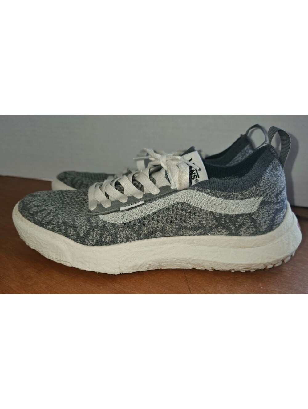 Gray heathered knit Vans UltraRange VR3 Mens 6/womens 7.5